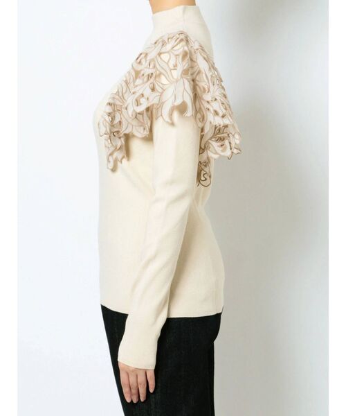 LAGUNAMOON（ラグナムーン）の「フリルエンブロイダリーニットプルオーバー（ニット/セーター・レディース・ブラック/アイボリー/ブルー・FREE）」の5枚目の写真