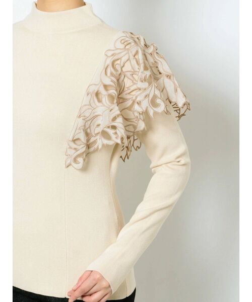 LAGUNAMOON（ラグナムーン）の「フリルエンブロイダリーニットプルオーバー（ニット/セーター・レディース・ブラック/アイボリー/ブルー・FREE）」の8枚目の写真