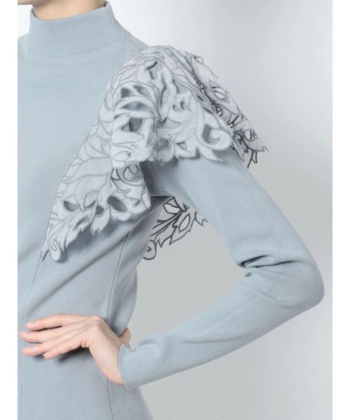 LAGUNAMOON（ラグナムーン）の「フリルエンブロイダリーニットプルオーバー（ニット/セーター・レディース・ブラック/アイボリー/ブルー・FREE）」の15枚目の写真