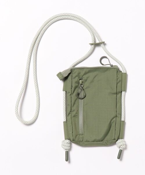 HUNTER(ハンター)の「トラベル リップストップ フォンポーチ(ボディバッグ/ウエストポーチ・レディース・カーキ・ONE SIZE)」の6枚目の写真