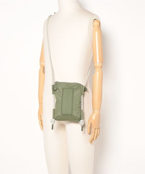 HUNTER(ハンター)の「トラベル リップストップ フォンポーチ(ボディバッグ/ウエストポーチ・レディース・カーキ・ONE SIZE)」の7枚目の写真
