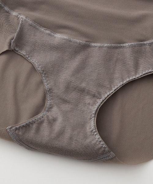 GUNZE(グンゼ)の「いいここち快適ショーツ レギュラーショーツ ピタシェイプ おなか 骨盤シェイプ(ショーツ・レディース・チャコールグレー/ベージュ系その他2/ベージュ系その他/ブラック・X-LARGE/MEDIUM/LARGE)」の10枚目の写真