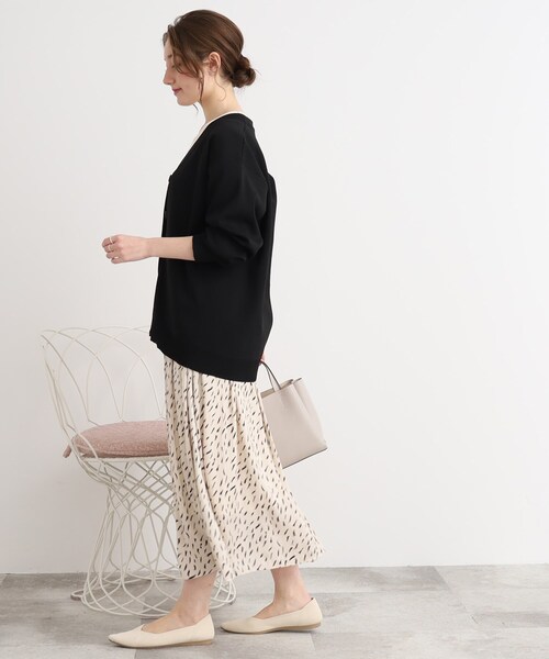 SHOO・LA・RUE(シューラルー)の「◆もちっと軽い!スポンディッシュVネックカーディガン(カーディガン/ボレロ・レディース・ピンク系/ナチュラル/ブラック/グリーン・00)」の15枚目の写真