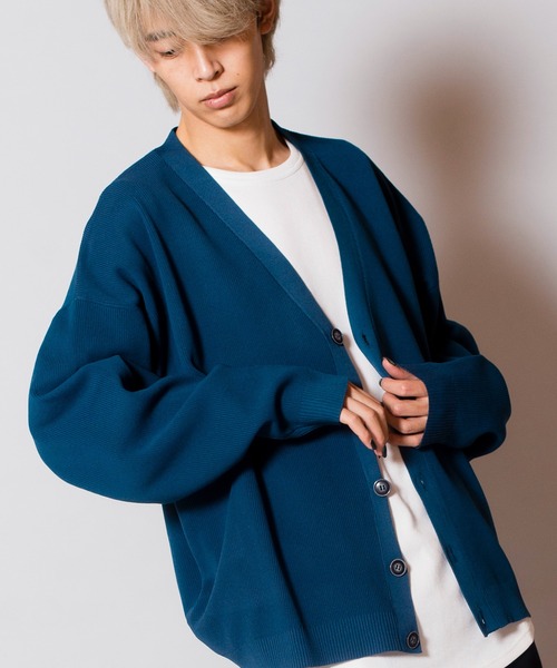NO ID.（ノーアイディ）の「【NO ID.】Changing V Neck Cardigan / チェンジング V ネック カーディガン（カーディガン/ボレロ・メンズ・ブラック/グレー/ブルーグリーン/グレイッシュベージュ・ONE SIZE）」の6枚目の写真