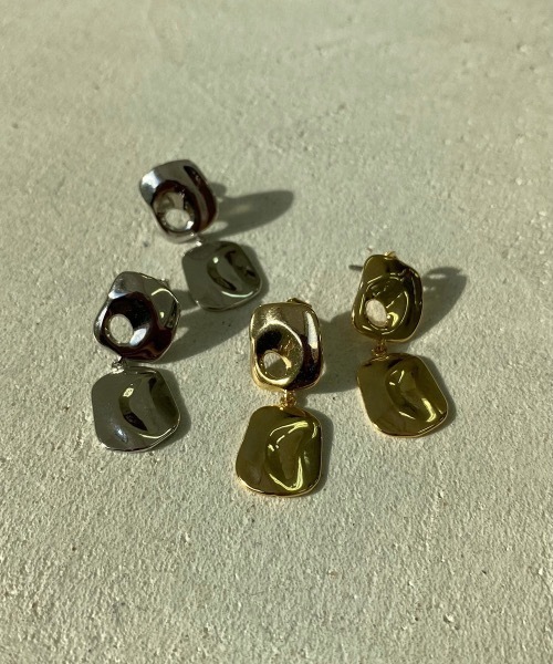lawgy(ラウジー)の「double square pierce(ピアス(両耳用)・レディース・ゴールド/シルバー・FREE)」の13枚目の写真