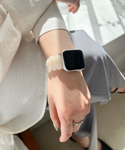 Me%(ミィパーセント)の「アクリルブレスAppleWatchバンド(デジタル腕時計・レディース・ブラウン/アイボリー・MEDIUM)」の14枚目の写真