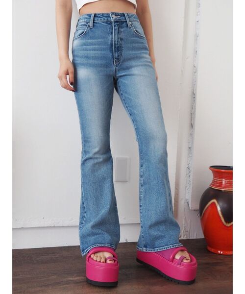 EVRIS（エヴリス）の「ウエストデザインフレアデニムパンツ（デニムパンツ・レディース・ブラック/ライトブルー・SMALL/MEDIUM）」の6枚目の写真