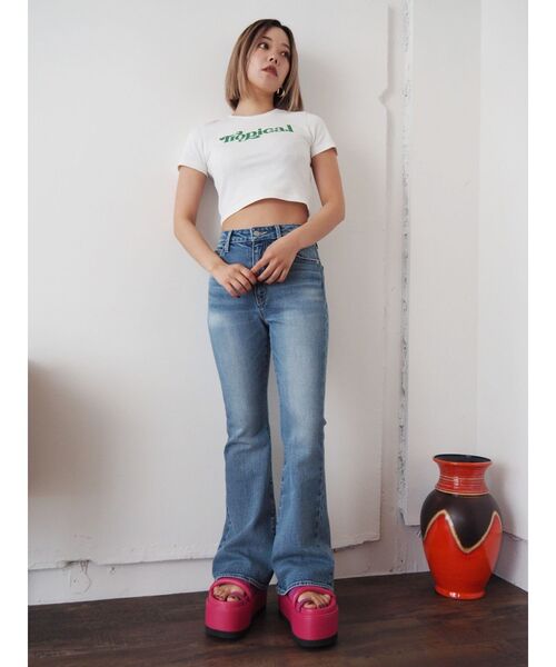 EVRIS（エヴリス）の「ウエストデザインフレアデニムパンツ（デニムパンツ・レディース・ブラック/ライトブルー・SMALL/MEDIUM）」の9枚目の写真