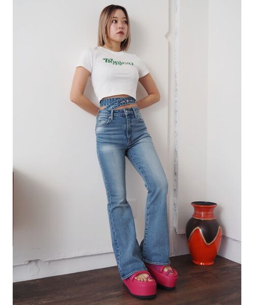 EVRIS（エヴリス）の「ウエストデザインフレアデニムパンツ（デニムパンツ・レディース・ブラック/ライトブルー・SMALL/MEDIUM）」の22枚目の写真