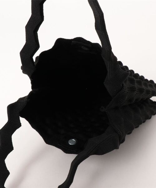 aimoha（アイモハ）の「ビビットカラーネット編みミニバッグ（ハンドバッグ・レディース・ベージュ/イエロー/ブラック/ライトグリーン/グリーン/パープル・FREE）」の9枚目の写真