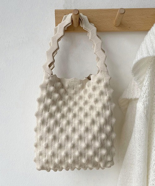 aimoha（アイモハ）の「ビビットカラーネット編みミニバッグ（ハンドバッグ・レディース・ベージュ/イエロー/ブラック/ライトグリーン/グリーン/パープル・FREE）」の2枚目の写真