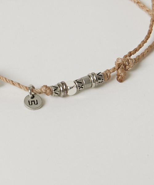 wakami(ワカミ)の「wakami/ワカミ 2 Strands アンクレット(アンクレット・メンズ・レッド/ブルー/オリーブ/ベージュ・FREE)」の9枚目の写真