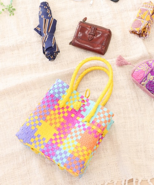 salle de bal(サルデバル)の「パサールバッグ スクエア SS Pasar BAG SS TCI(トートバッグ・レディース・ゴールド/ライトグレー/ブラック系その他/パープル/ラベンダー/イエロー/ライトピンク/ピンク/ライトグリーン/レッド系/その他2/グリーン系その他/その他1・XS)」の1枚目の写真
