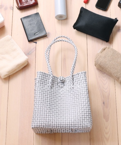 salle de bal(サルデバル)の「パサールバッグ スクエア SS Pasar BAG SS TCI(トートバッグ・レディース・ゴールド/ライトグレー/ブラック系その他/パープル/ラベンダー/イエロー/ライトピンク/ピンク/ライトグリーン/レッド系/その他2/グリーン系その他/その他1・XS)」の3枚目の写真