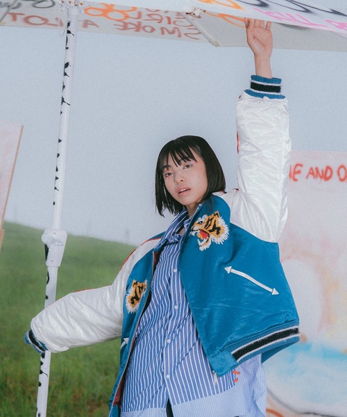 amok（アモク）の「HAND EMBROIDERY SOUVENIOR JACKET（スカジャン