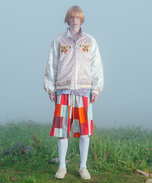 amok（アモク）の「HAND EMBROIDERY SOUVENIOR JACKET（スカジャン