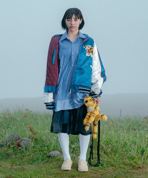 amok（アモク）の「HAND EMBROIDERY SOUVENIOR JACKET（スカジャン