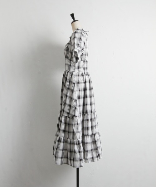 tocco closet（トッコ　クローゼット）の「くるみ飾り釦付きチェック柄シャツティアードワンピース（ワンピース・レディース・オフホワイト・M）」の5枚目の写真