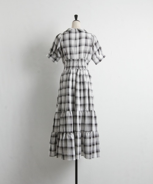 tocco closet（トッコ　クローゼット）の「くるみ飾り釦付きチェック柄シャツティアードワンピース（ワンピース・レディース・オフホワイト・M）」の19枚目の写真