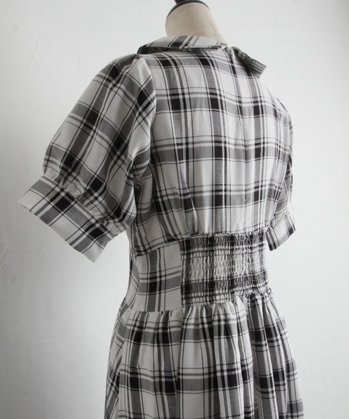 tocco closet（トッコ　クローゼット）の「くるみ飾り釦付きチェック柄シャツティアードワンピース（ワンピース・レディース・オフホワイト・M）」の8枚目の写真