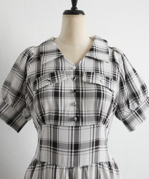 tocco closet（トッコ　クローゼット）の「くるみ飾り釦付きチェック柄シャツティアードワンピース（ワンピース・レディース・オフホワイト・M）」の3枚目の写真