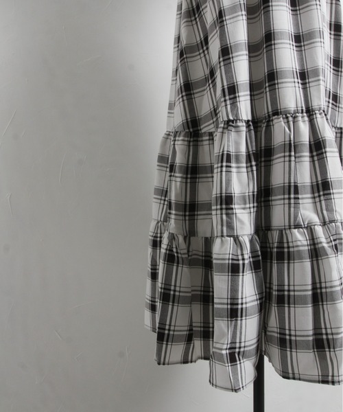 tocco closet（トッコ　クローゼット）の「くるみ飾り釦付きチェック柄シャツティアードワンピース（ワンピース・レディース・オフホワイト・M）」の9枚目の写真