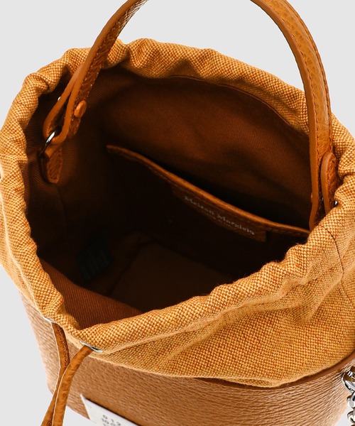 Maison Margiela（メゾンマルジェラ）の「SHOULDER BAG（ハンドバッグ・メンズ・レッド系その他/その他1/その他/キャメル/その他2/ブラック/グレイッシュベージュ・ONE SIZE）」の14枚目の写真