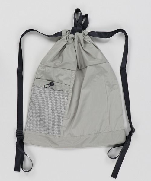 SPINNS(スピンズ)の「ナイロンナップサック(バックパック/リュック・メンズ・グレー/ブラック・ONESIZE)」の2枚目の写真