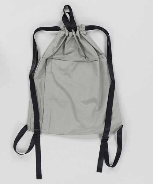 SPINNS(スピンズ)の「ナイロンナップサック(バックパック/リュック・メンズ・グレー/ブラック・ONESIZE)」の7枚目の写真