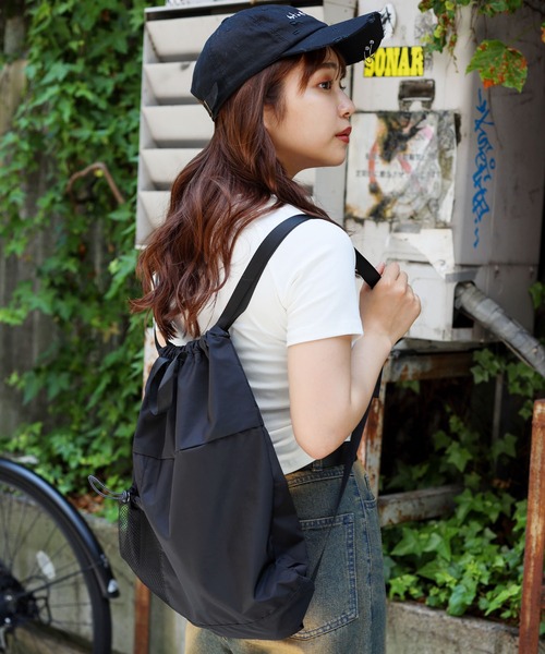 SPINNS(スピンズ)の「ナイロンナップサック(バックパック/リュック・メンズ・グレー/ブラック・ONESIZE)」の14枚目の写真