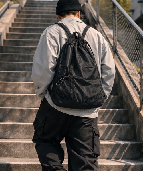 SPINNS(スピンズ)の「ナイロンナップサック/メッシュポケット/軽量バックパック/ユニセックス(バックパック/リュック・メンズ・グレー/ブラック・ONESIZE)」の10枚目の写真