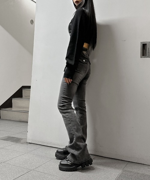 LVEU.(ラブユ.)の「【LVEU.】アシメレイヤードニット / トップス ニット 羽織り アシンメトリー アシメ クロップド ショート丈 ブラック カーキ オリジナル(ニット/セーター・レディース・カーキ/ブラック・FREE)」の6枚目の写真