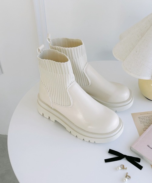 Loueme(ルエム)の「ボリュームソールソックスブーツ(ブーツ・レディース・アイボリー/ブラック・23.5cm/24.5cm)」の14枚目の写真
