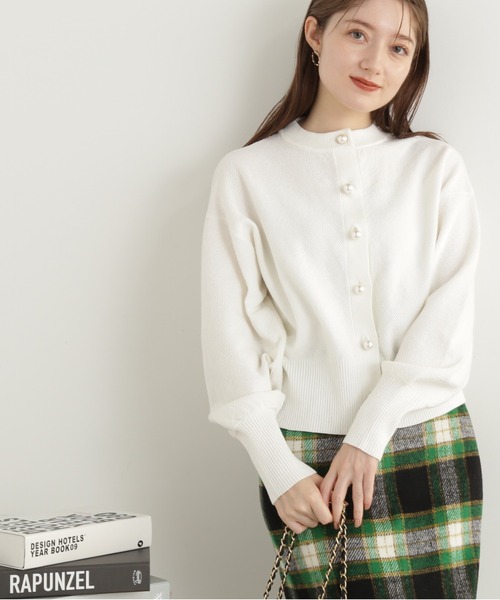 N.（N. Natural Beauty Basic）（エヌエヌナチュラルビューティーベーシック）の「◆パールボタンカノコニットカーディガン（カーディガン/ボレロ・レディース・オフホワイト/チャコール/レッド・MEDIUM）」の2枚目の写真