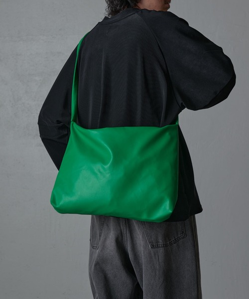 Lui's(ルイス)の「【Neucon / ニューコン】24SS シンセティックレザーショルダーバッグ(ショルダーバッグ・メンズ・ブラック/アイボリー/グリーン・FREE)」の18枚目の写真