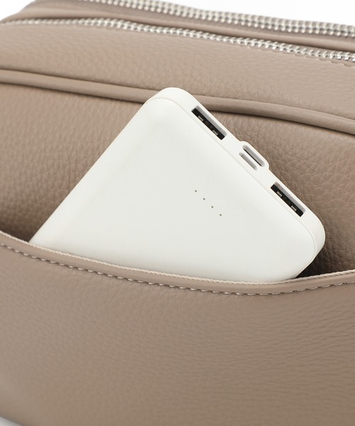 Ungrid（アングリッド）の「【Ungrid/アングリッド】お財布ショルダーバッグ 多機能ポシェット　パスポートケース　スマホ入れ（ショルダーバッグ・レディース・シルバー/オフホワイト/ブラック/オリーブ/グレイッシュベージュ/グリーン/キャメル/イエロー/オレンジ/ゴールド・FREE）」の13枚目の写真