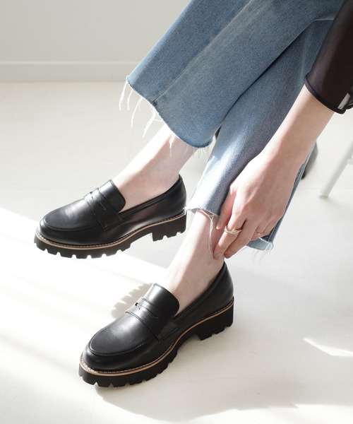 AmiAmi(アミアミ)の「軽量!厚底トラックソールコインローファー(ローファー・レディース・ブラック系その他/ブラック/ブラック系その他2/ブラック系その他3・L/LL/M/S/SS)」の3枚目の写真