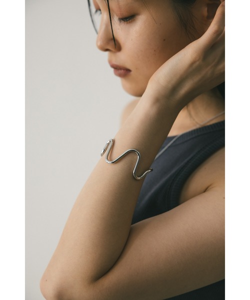 STYLEMIXER（スタイルミキサー）の「ウェーブバングル（バングル/リストバンド・レディース・シルバー/ゴールド・FREE）」の3枚目の写真