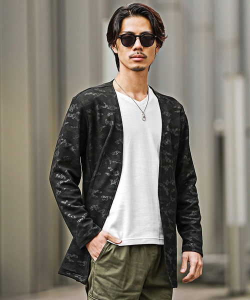 SOMEDIFF（サムディフ）の「【SOMEDIFF】フクレ型押し総柄カレンダー加工ボタンレスカーデディガン メンズ（カーディガン/ボレロ・メンズ・ブラック/ネイビー・M/L/XL）」の4枚目の写真