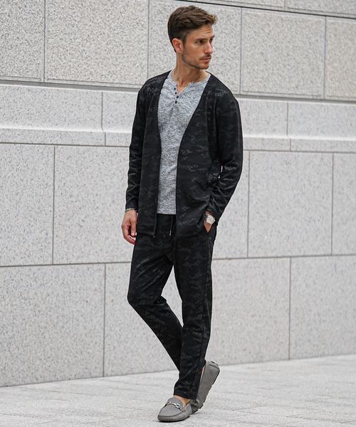 SOMEDIFF（サムディフ）の「【SOMEDIFF】フクレ型押し総柄カレンダー加工ボタンレスカーデディガン メンズ（カーディガン/ボレロ・メンズ・ブラック/ネイビー・M/L/XL）」の16枚目の写真