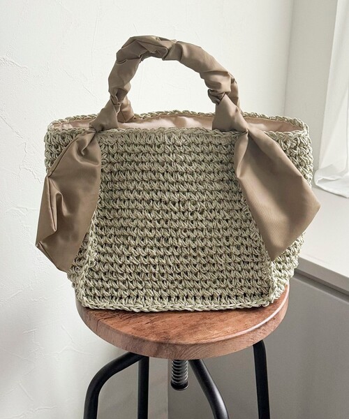 fredy emue（フレディエミュ）の「リボンハンドルペーパースクエアトートバッグ（トートバッグ・レディース・ブラック/ベージュ・FREE）」の3枚目の写真