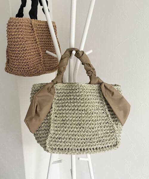 fredy emue（フレディエミュ）の「リボンハンドルペーパースクエアトートバッグ（トートバッグ・レディース・ブラック/ベージュ・FREE）」の4枚目の写真