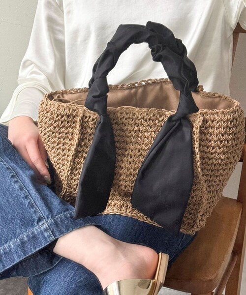 fredy emue（フレディエミュ）の「リボンハンドルペーパースクエアトートバッグ（トートバッグ・レディース・ブラック/ベージュ・FREE）」の6枚目の写真