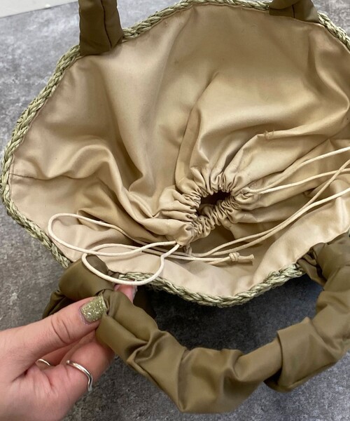 fredy emue（フレディエミュ）の「リボンハンドルペーパースクエアトートバッグ（トートバッグ・レディース・ブラック/ベージュ・FREE）」の15枚目の写真