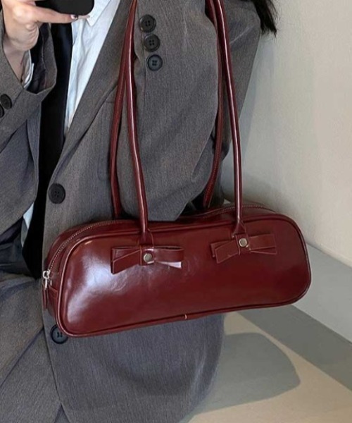 Vipoa(ヴィポア)の「ribbon wide square bag(ショルダーバッグ・レディース・ワインレッド/アイボリー/ブラック・FREE)」の1枚目の写真