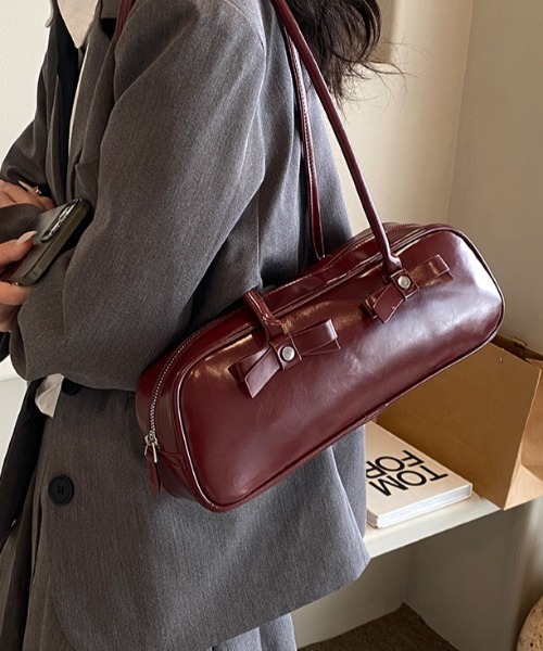 Vipoa(ヴィポア)の「ribbon wide square bag(ショルダーバッグ・レディース・ワインレッド/アイボリー/ブラック・FREE)」の11枚目の写真