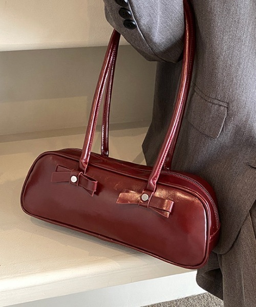 Vipoa(ヴィポア)の「ribbon wide square bag(ショルダーバッグ・レディース・ワインレッド/アイボリー/ブラック・FREE)」の13枚目の写真