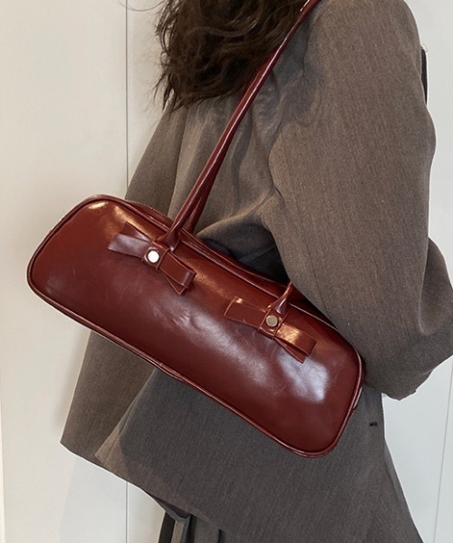 Vipoa(ヴィポア)の「ribbon wide square bag(ショルダーバッグ・レディース・ワインレッド/アイボリー/ブラック・FREE)」の16枚目の写真