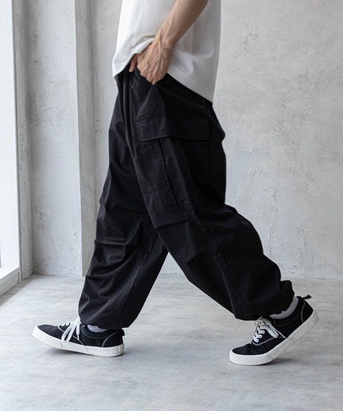 Dickies（ディッキーズ）の「DICKIESライトツイルカーゴパンツ（カーゴパンツ・メンズ・オリーブ/ベージュ/ブラック/ホワイト・L/M/XL）」の2枚目の写真