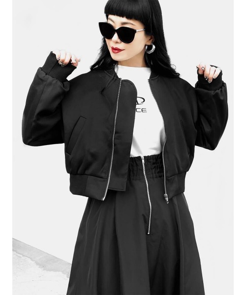 LVEU.（ラブユ.）の「【LVEU.】ボリュームショートMA-1(Ai select)  / アウター ブルゾン MA-1 ショート クロップド 羽織り ワーク ミリタリー ブラック（MA-1・レディース・ブラック・FREE）」の4枚目の写真